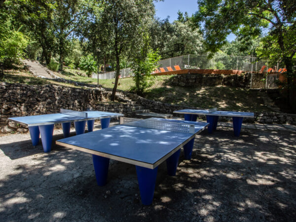 Tischtennisplatten auf dem Campingplatz